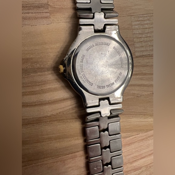 Bulova Men’s Watch Vintage Two Tone Gold Tone Quartz with Date Window 98B52 - Picture 9 of 11